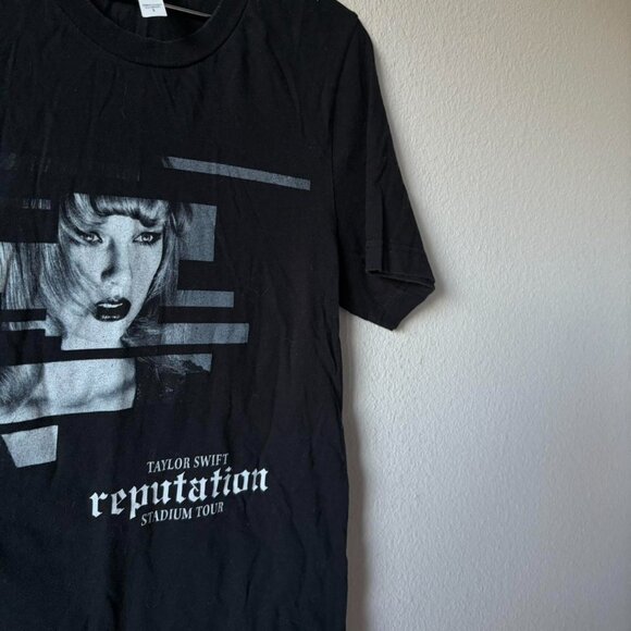 Taylor Swift Reputation Tour Black Band Tee Shirt Small - Picture 2 of 4